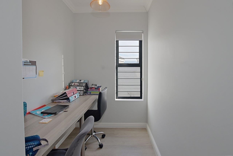 3 Bedroom Property for Sale in Sunningdale Western Cape